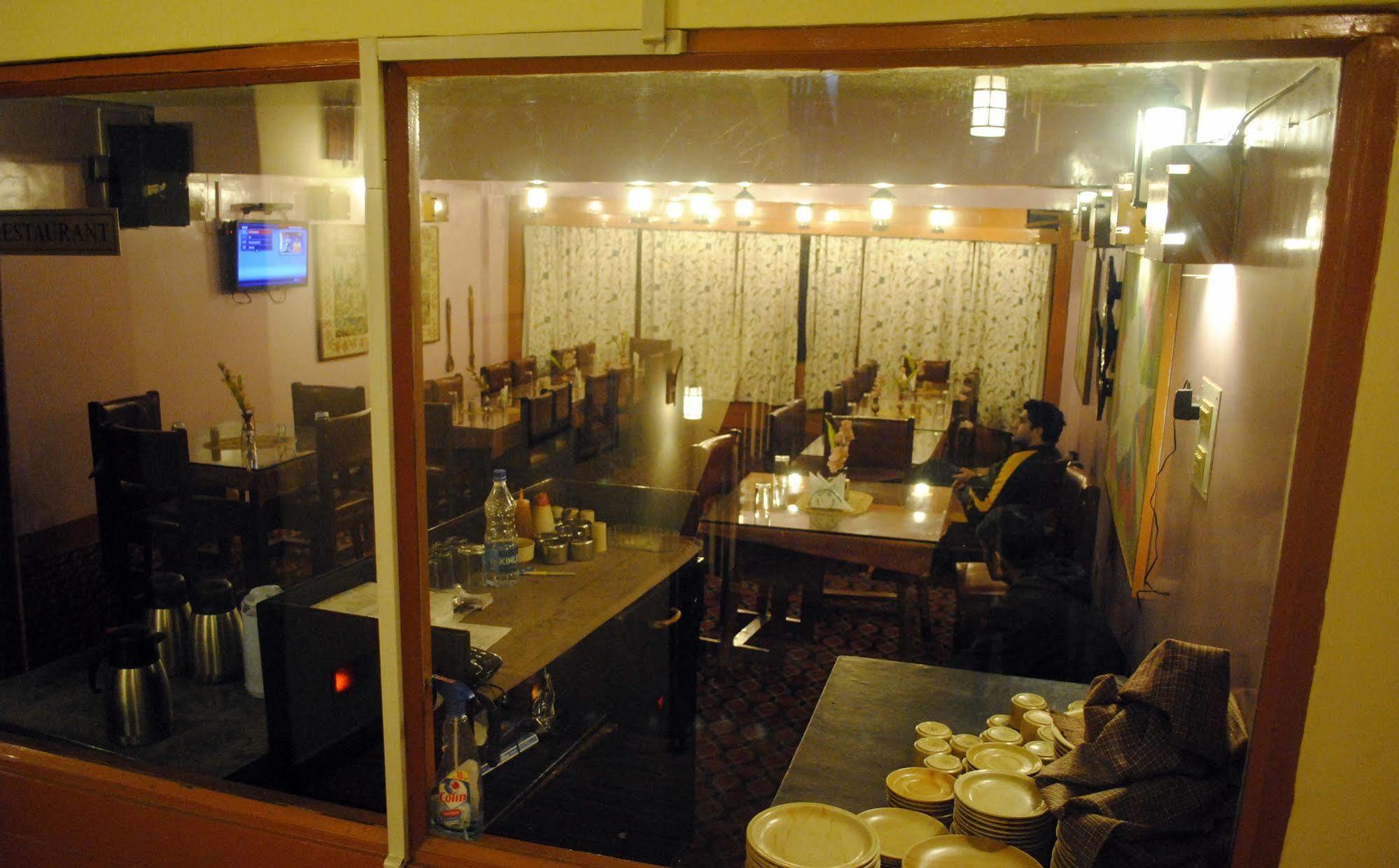 Welcome Hotel Gulmarg Bagian luar foto