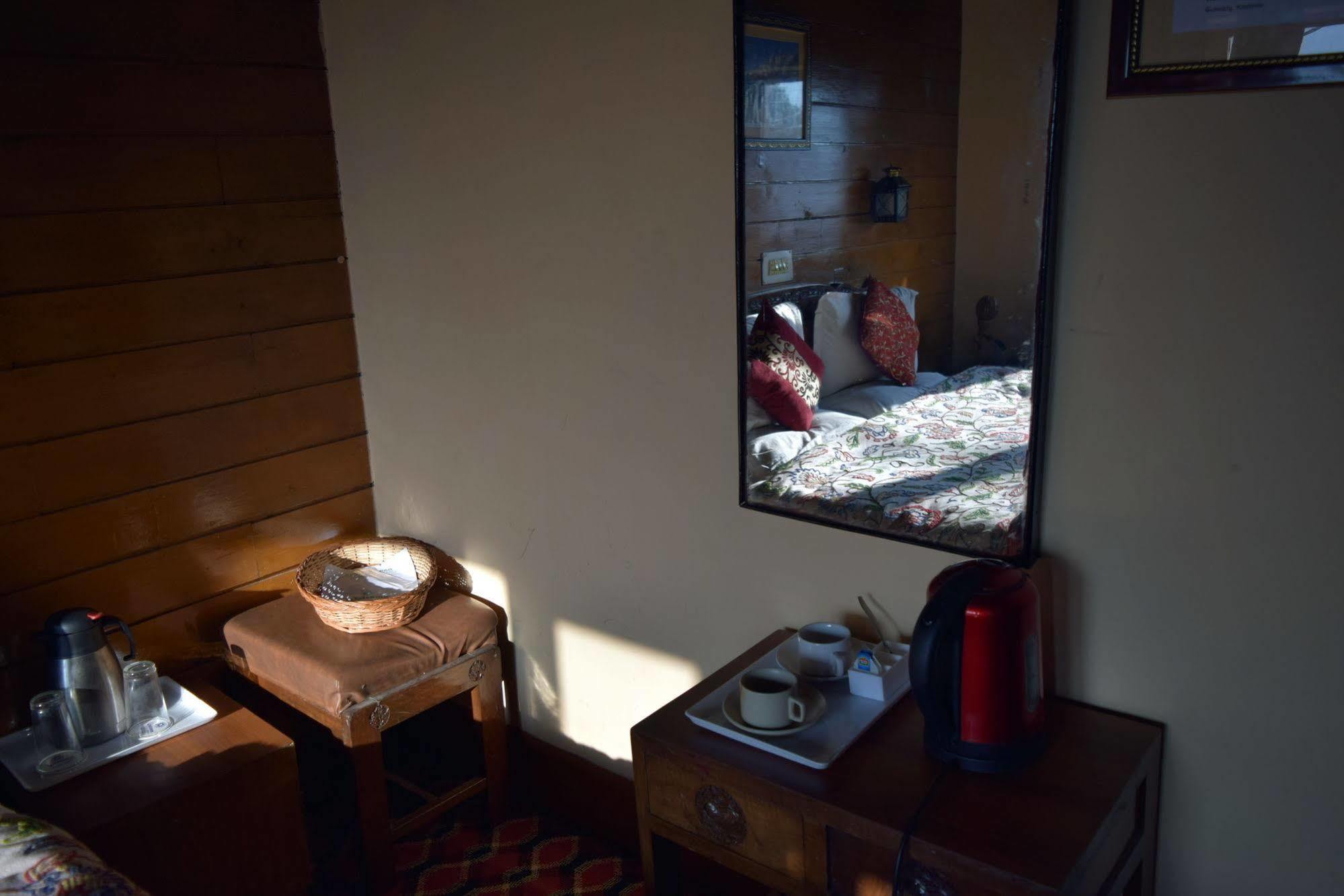 Welcome Hotel Gulmarg Bagian luar foto