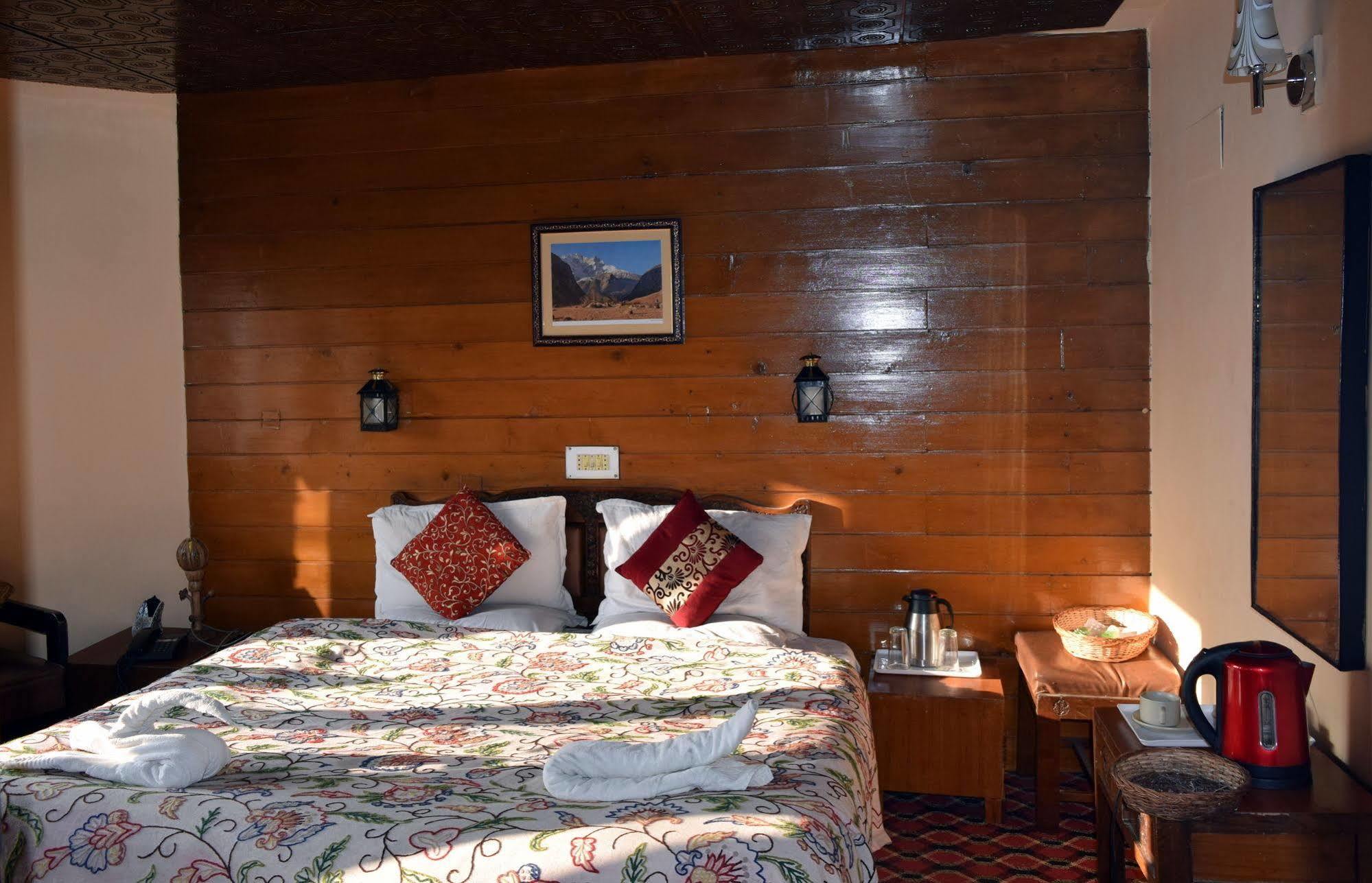 Welcome Hotel Gulmarg Bagian luar foto
