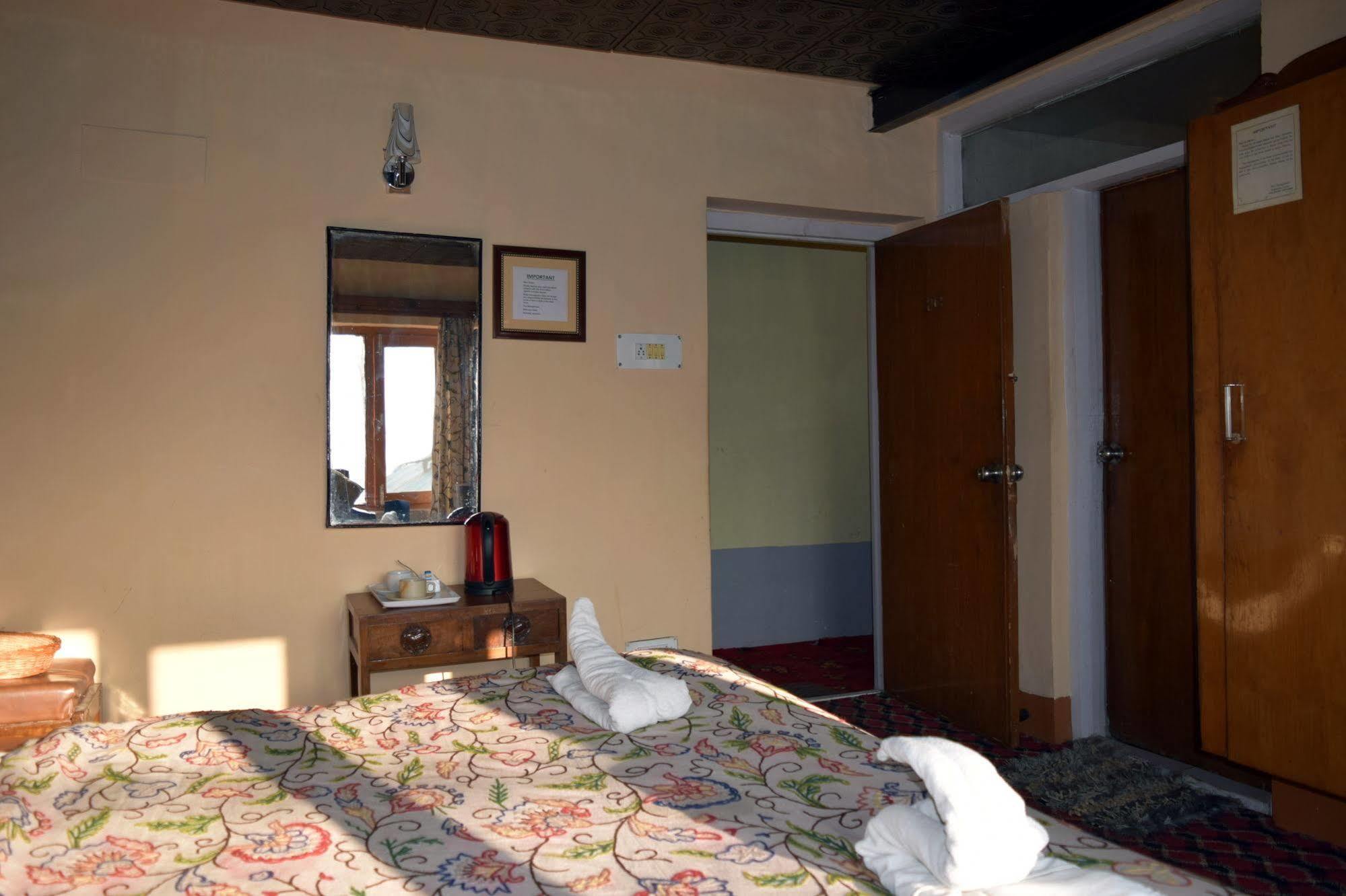 Welcome Hotel Gulmarg Bagian luar foto